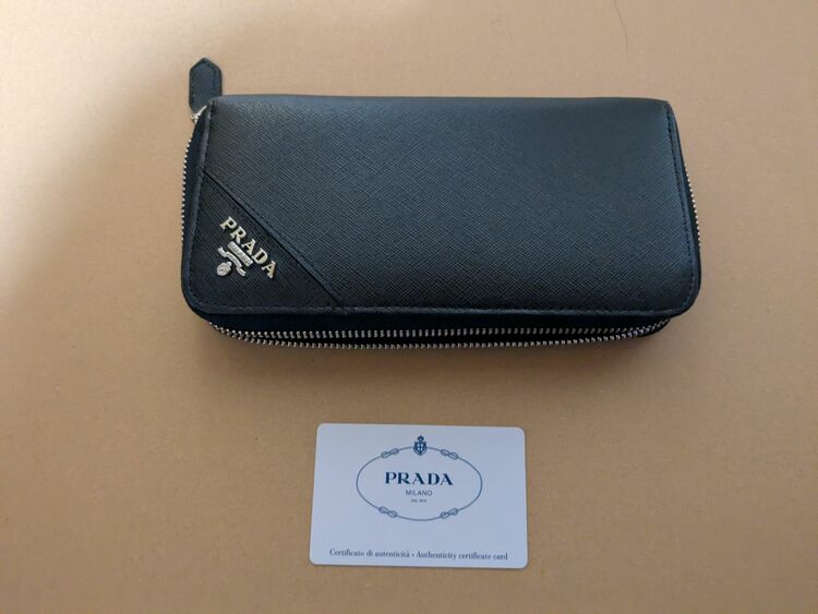 プラダ  （ブランドバッグ）の商品画像 - 査定依頼日：2025年10月24日 - 最高査定価格：35,000円