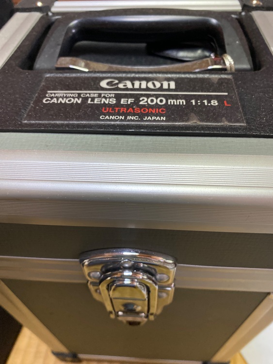 キャノン EF 200mm f/1.8L（カメラ）の商品画像 - 査定依頼日：2025年11月14日 - 最高査定価格：240,000円