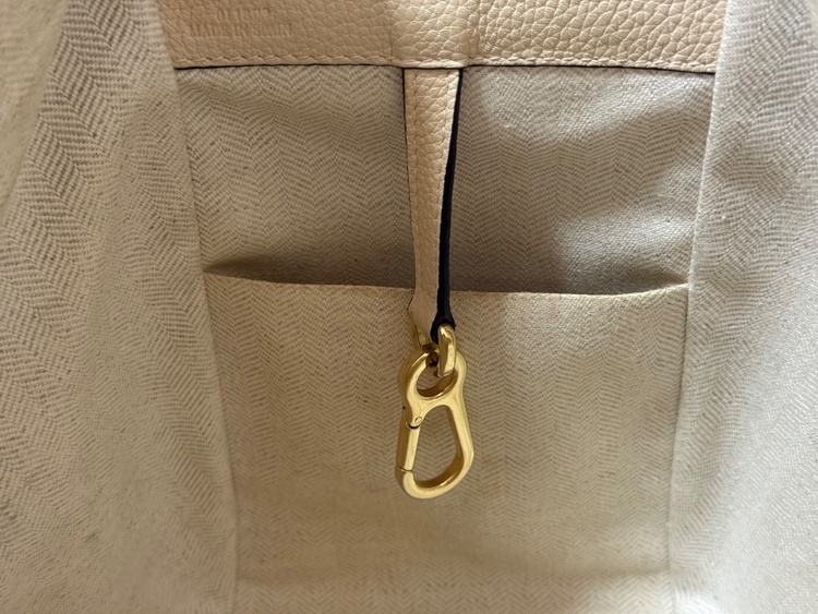 ロエベ　ハンモック　スモールサイズ（ブランドバッグ）の商品画像 - 査定依頼日：2026年4月19日 - 最高査定価格：100,000円