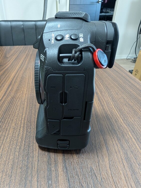 EOS R1（カメラ）の商品画像 - 査定依頼日：2026年2月18日 - 最高査定価格：630,000円