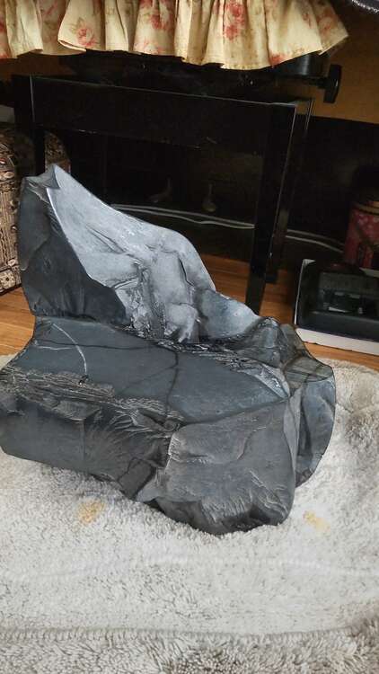 鑑賞石那智黒石？（美術品・骨董品）の商品画像 - 査定依頼日：2025年3月4日 - 最高査定価格：1,000円