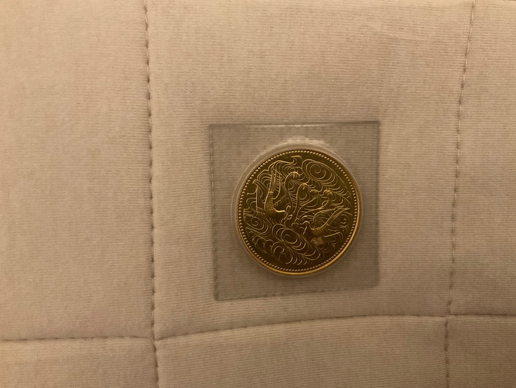 天皇即位60年記念硬貨（金・貴金属）の商品画像 - 査定依頼日：2025年8月17日 - 最高査定価格：326,840円