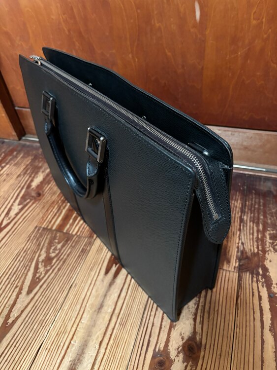 ルイヴィトン タイガ （ブランドバッグ）の商品画像 - 査定依頼日：2025年4月16日 - 最高査定価格：75,000円