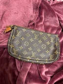 ポーチ（ブランド財布・小物）の商品画像 - 査定依頼日：2026年2月20日 - 最高査定価格：15,000円