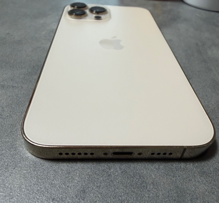 i Phone13promax（スマホ）の商品画像 - 査定依頼日：2026年2月13日 - 最高査定価格：59,000円