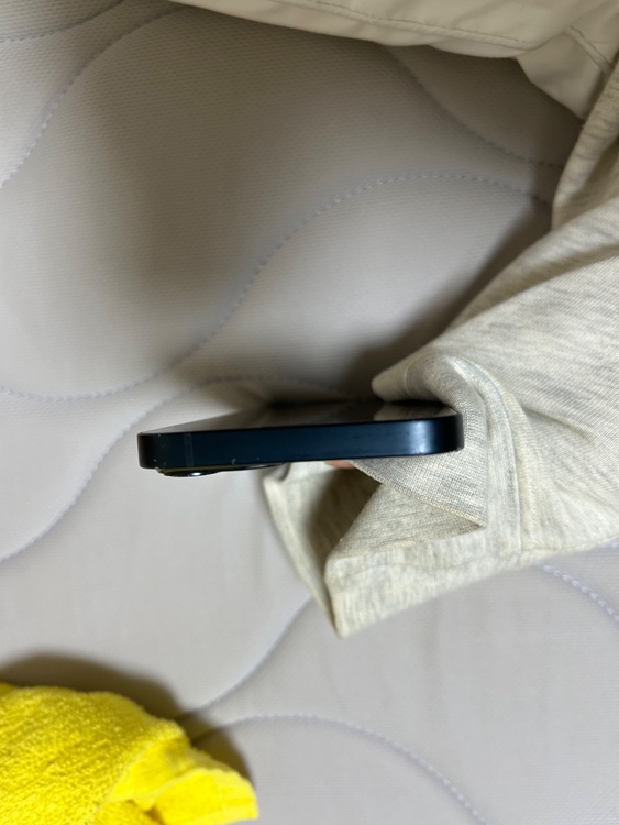 iPhone 13 128GB SIMフリー（スマホ）の商品画像 - 査定依頼日：2026年1月16日 - 最高査定価格：33,000円