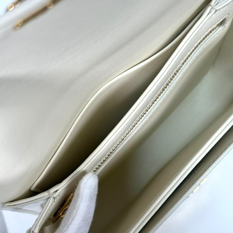 ティーン ガランス トリオンフ ニノ（ブランドバッグ）の商品画像 - 査定依頼日：2025年5月27日 - 最高査定価格：220,000円