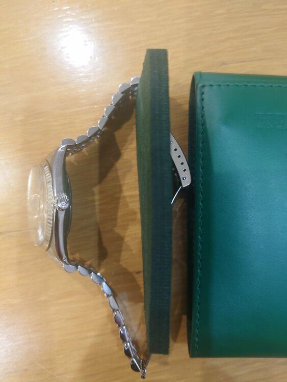 ロレックス パーペチュアルデイト ベゼル部分はホワイトゴールド。丸の内のロレックスサービスセンターでオーバーホール済。（高級時計）の商品画像 - 査定依頼日：2026年3月17日 - 最高査定価格：900,000円