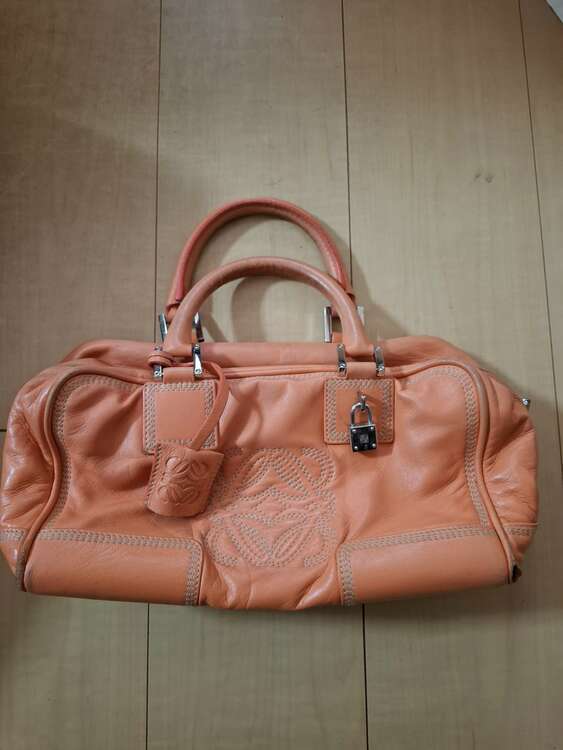 LOEWE（ブランド財布・小物）の商品画像 - 査定依頼日：2025年5月7日 - 最高査定価格：25,000円