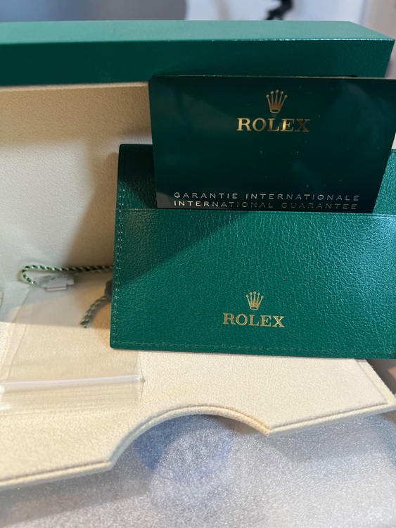 ロレックス GMTマスター 126710b（高級時計）の商品画像 - 査定依頼日：2025年10月30日 - 最高査定価格：2,600,000円