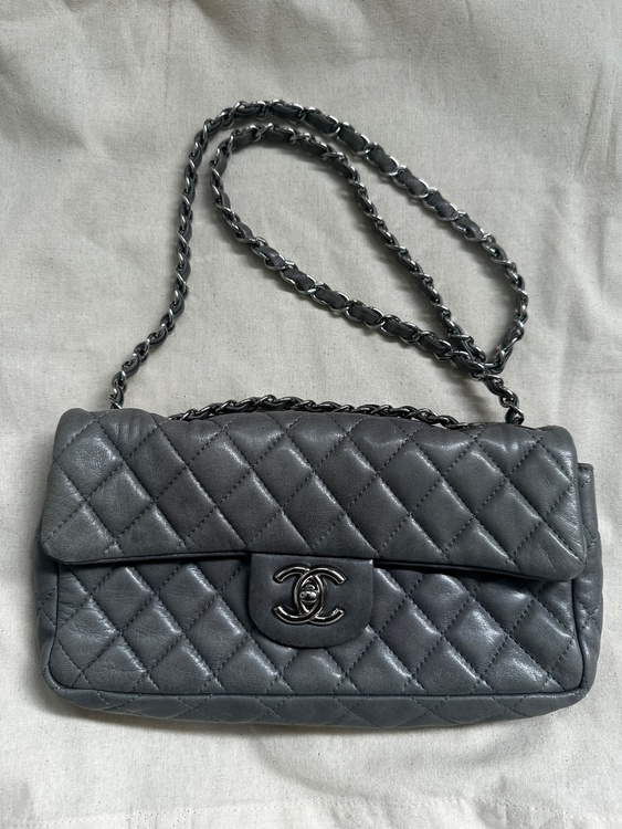 25cm　チェーンバック　グレー（ブランドバッグ）の商品画像 - 査定依頼日：2026年2月16日 - 最高査定価格：250,000円