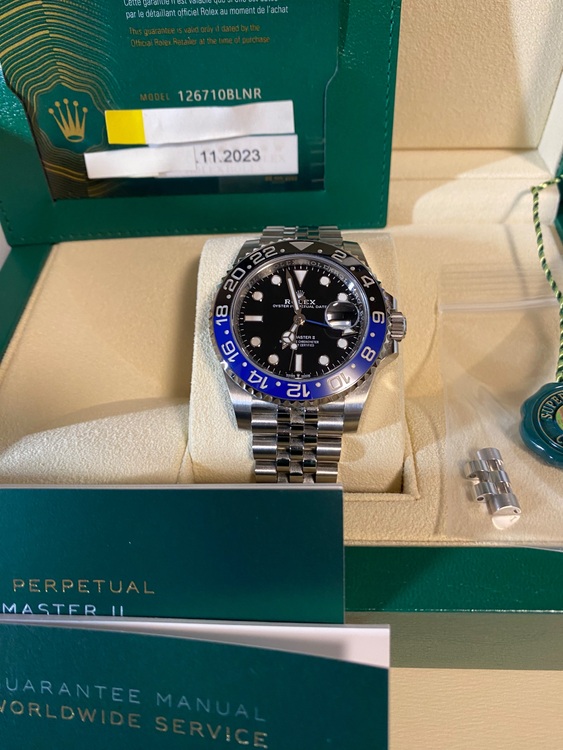 ロレックス GMTマスター 126710blnq（高級時計）の商品画像 - 査定依頼日：2025年6月15日 - 最高査定価格：2,520,000円