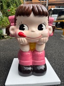 ジャンボぺこちゃん人形（美術品・骨董品）の商品画像 - 査定依頼日：2026年9月23日 - 最高査定価格：100,000円