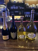 【観賞用】イミテーションシャンパン（お酒）の商品画像 - 査定依頼日：2025年12月13日 - 最高査定価格：100,000円