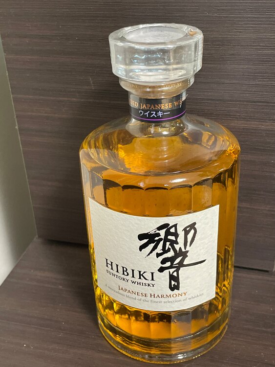 ウイスキー サントリー響 （お酒）の商品画像 - 査定依頼日：2025年1月6日 - 最高査定価格：10,000円
