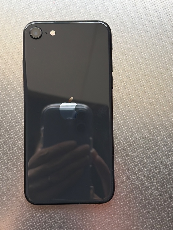 iPhone SE (第 2 世代) 128GB SIMフリー（スマホ）の商品画像 - 査定依頼日：2026年5月11日 - 最高査定価格：12,000円