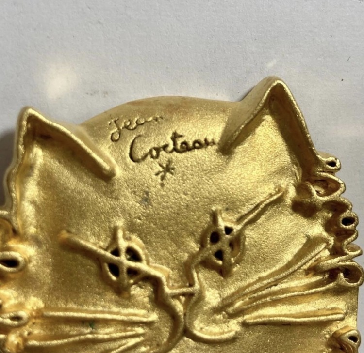 猫の頭のブローチ ジャンコクトー金メッキ 　サイン入り（美術品・骨董品）の商品画像 - 査定依頼日：2026年5月15日 - 最高査定価格：100,000円