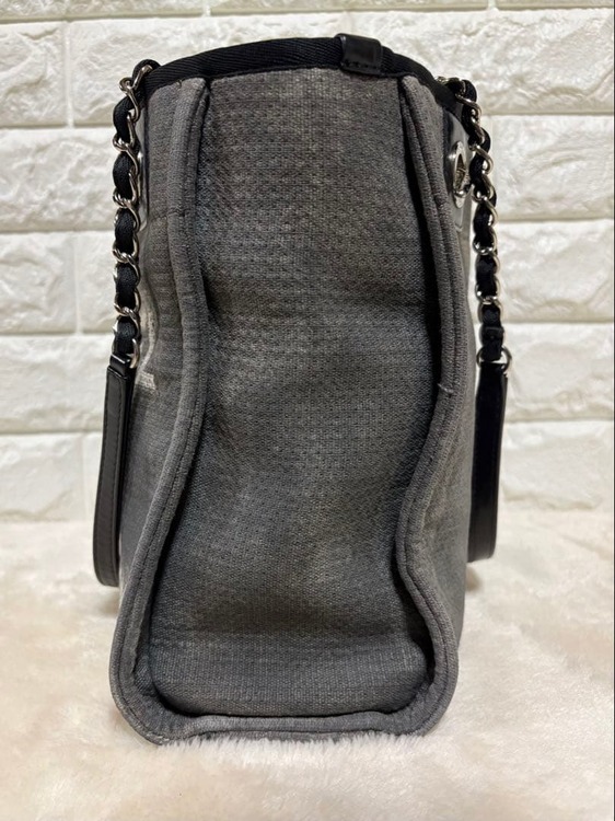CHANEL シャネル ドーヴィルPM トートバッグ グレー キャンバス（ブランドバッグ）の商品画像 - 査定依頼日：2026年8月11日 - 最高査定価格：100,000円
