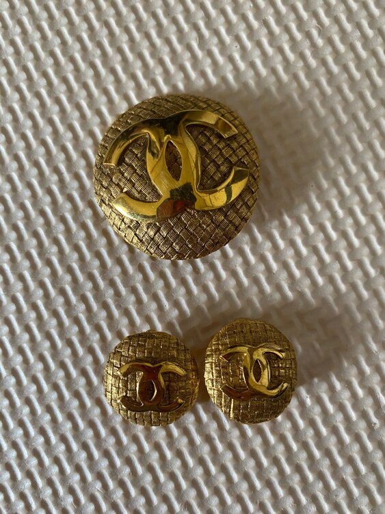 ブローチ、イヤリング（古着・ファッション）の商品画像 - 査定依頼日：2025年5月16日 - 最高査定価格：55,000円