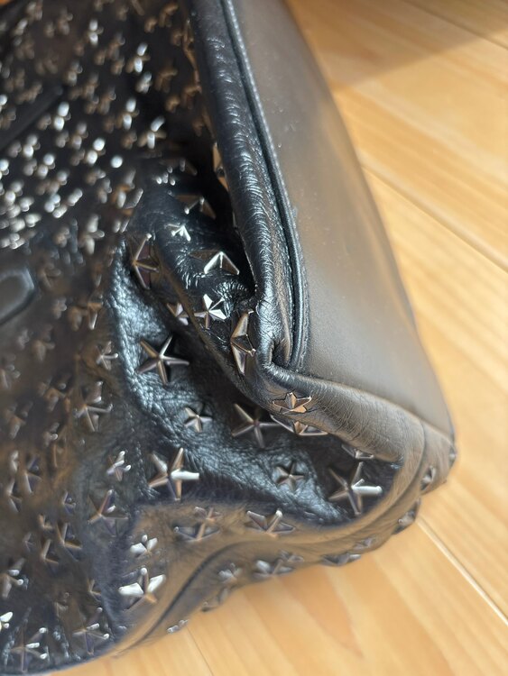 ジミーチュウ  （ブランドバッグ）の商品画像 - 査定依頼日：2025年1月27日 - 最高査定価格：15,000円