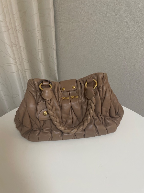 ミュウミュウ  （ブランドバッグ）の商品画像 - 査定依頼日：2025年12月26日 - 最高査定価格：60,000円