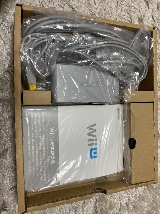 WiiU BASIC SET（ゲーム機本体・ゲームソフト）の商品画像 - 査定依頼日：2021年8月17日 - 最高査定価格：3,000円