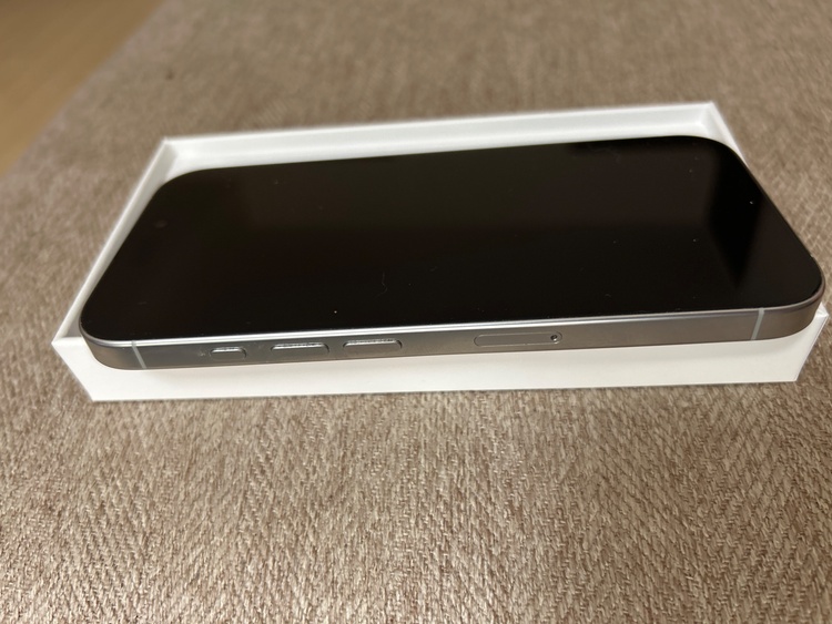 iPhone 16 Pro 256GB SIMフリー（スマホ）の商品画像 - 査定依頼日：2026年3月7日 - 最高査定価格：101,000円