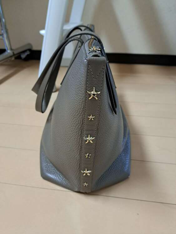 ジミーチュウ  （ブランドバッグ）の商品画像 - 査定依頼日：2025年2月4日 - 最高査定価格：25,000円