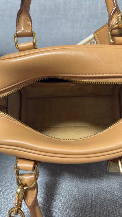 LOEWE アマソナ 16（ブランドバッグ）の商品画像 - 査定依頼日：2026年4月3日 - 最高査定価格：100,000円