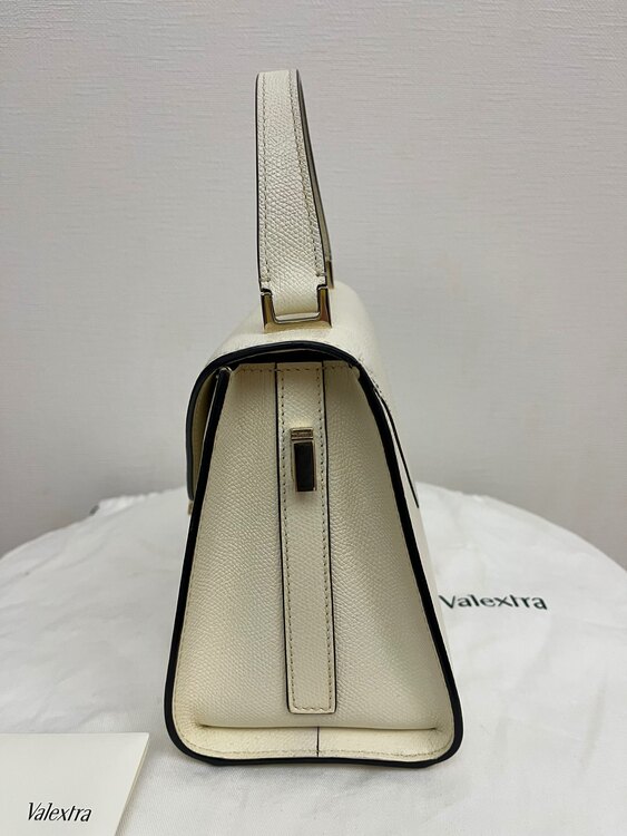 ヴァレクストラ  （ブランドバッグ）の商品画像 - 査定依頼日：2025年3月9日 - 最高査定価格：100,000円