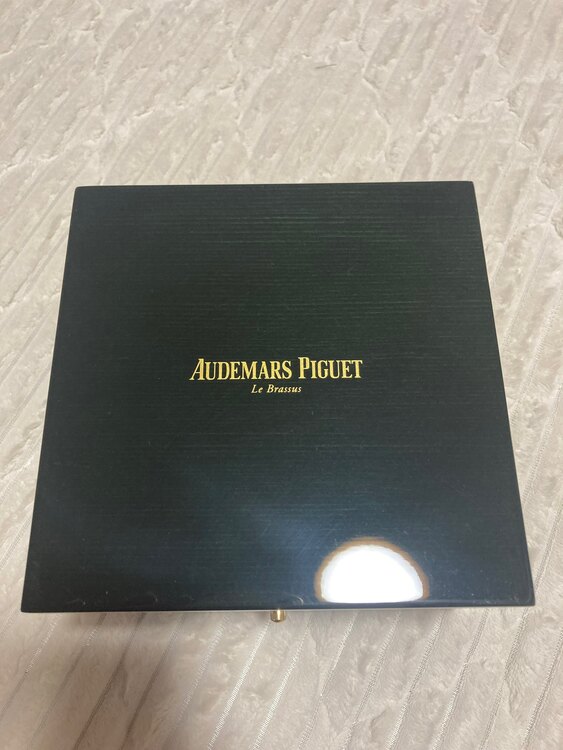 オーデマピゲ ロイヤルオークオフショア J18272（高級時計）の商品画像 - 査定依頼日：2025年3月3日 - 最高査定価格：2,800,000円