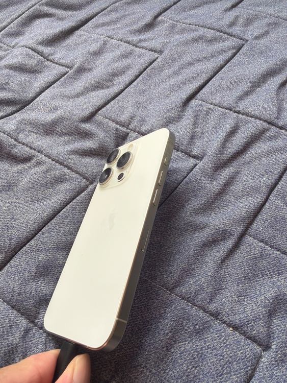 iPhone iPhone 15 Pro 256GB Softbank（スマホ）の商品画像 - 査定依頼日：2026年10月3日 - 最高査定価格：92,000円