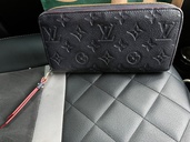 ルイヴィトン アンプラント ジッピーウォレット m62121（ブランド財布・小物）の商品画像 - 査定依頼日：2026年1月31日 - 最高査定価格：100,000円