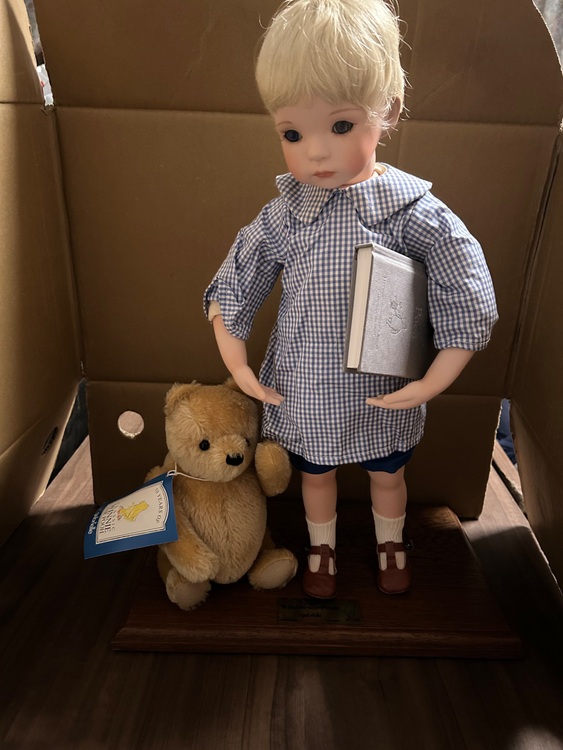 ガブリエル社製　クラシック・プーさん　クリストファーロビン・ビスクドール　ガブリ（美術品・骨董品）の商品画像 - 査定依頼日：2025年10月4日 - 最高査定価格：100,000円