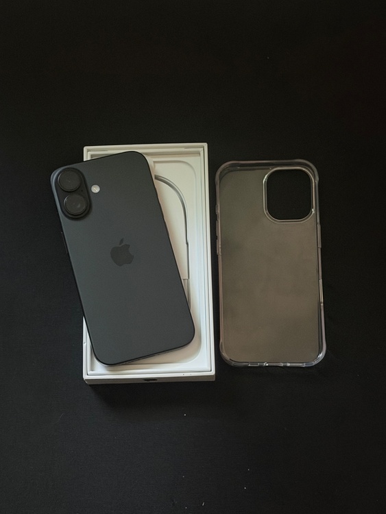 iPhone iPhone 16 128GB Softbank（スマホ）の商品画像 - 査定依頼日：2026年8月29日 - 最高査定価格：80,000円