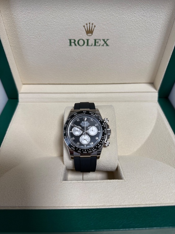 126519 デイトナオイフレWG 8P（高級時計）の商品画像 - 査定依頼日：2026年2月2日 - 最高査定価格：7,400,000円