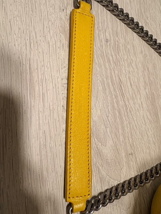 SAINT LAURENTロゴチェーン ショルダーバッグ イエローポシェット（ブランドバッグ）の商品画像 - 査定依頼日：2026年10月3日 - 最高査定価格：47,000円