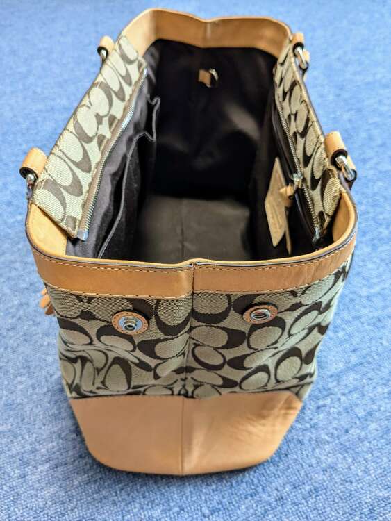 4M-7052（ブランドバッグ）の商品画像 - 査定依頼日：2025年2月13日 - 最高査定価格：5,000円