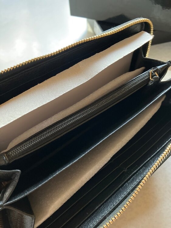 イブサンローラン  （ブランドバッグ）の商品画像 - 査定依頼日：2025年4月18日 - 最高査定価格：25,000円