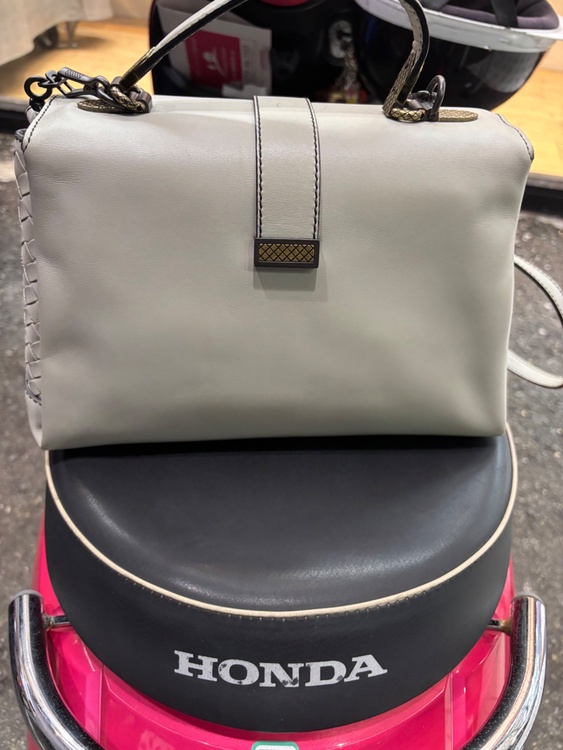 ボッテガ・ヴェネタ  （ブランドバッグ）の商品画像 - 査定依頼日：2025年12月4日 - 最高査定価格：72,000円