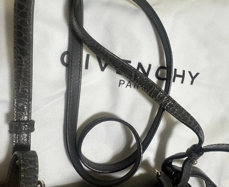 GIVENCHY ジバンシィ エデン ミニ クロコ型押し・グレー 2WAY ショルダーバッグ（ブランドバッグ）の商品画像 - 査定依頼日：2026年8月20日 - 最高査定価格：45,000円