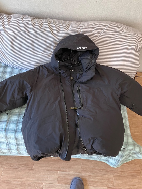 Supreme GORE-TEX 700-Fill DownParka 2023（古着・ファッション）の商品画像 - 査定依頼日：2026年1月5日 - 最高査定価格：32,000円