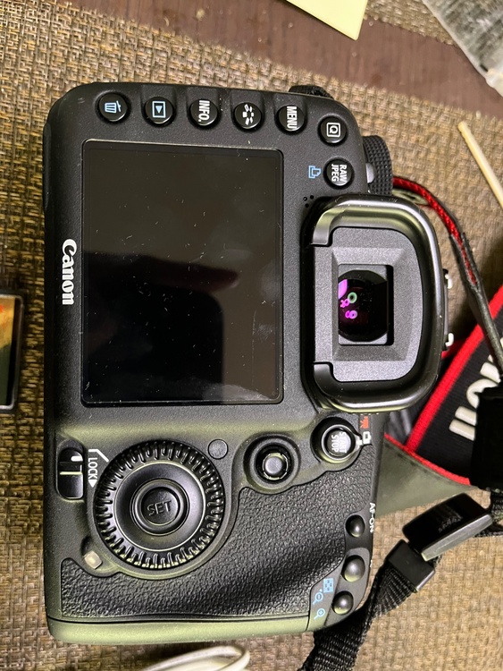 EOS 7D、EF15-85付き（カメラ）の商品画像 - 査定依頼日：2026年5月23日 - 最高査定価格：19,100円