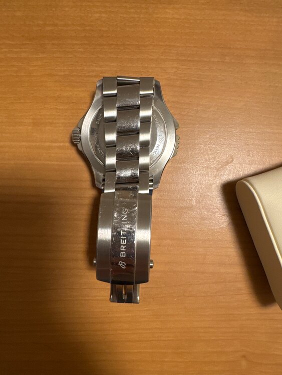 ス ーパーオーシャン 300mオートマチック クロノメーターA17375E71C（高級時計）の商品画像 - 査定依頼日：2025年5月1日 - 最高査定価格：430,000円