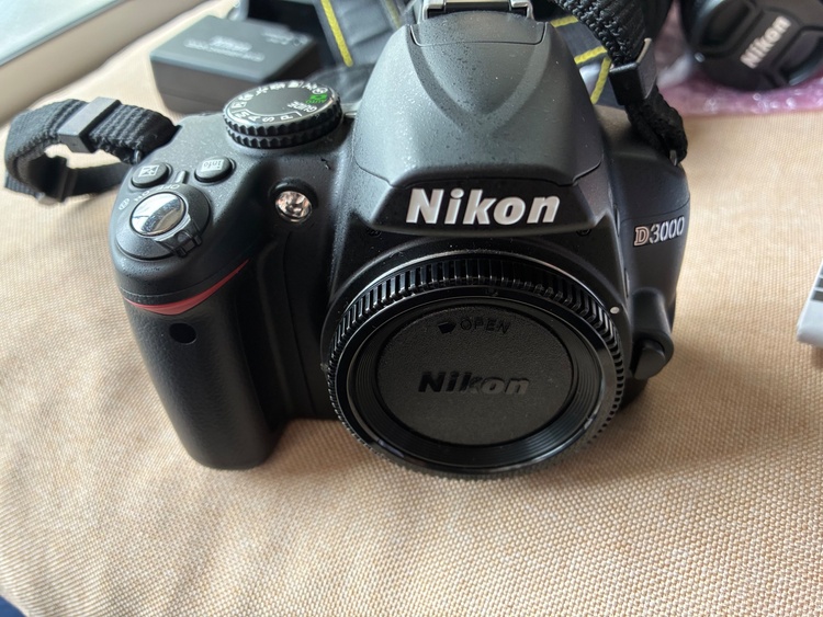 Nikon D3000（カメラ）の商品画像 - 査定依頼日：2026年6月19日 - 最高査定価格：11,100円