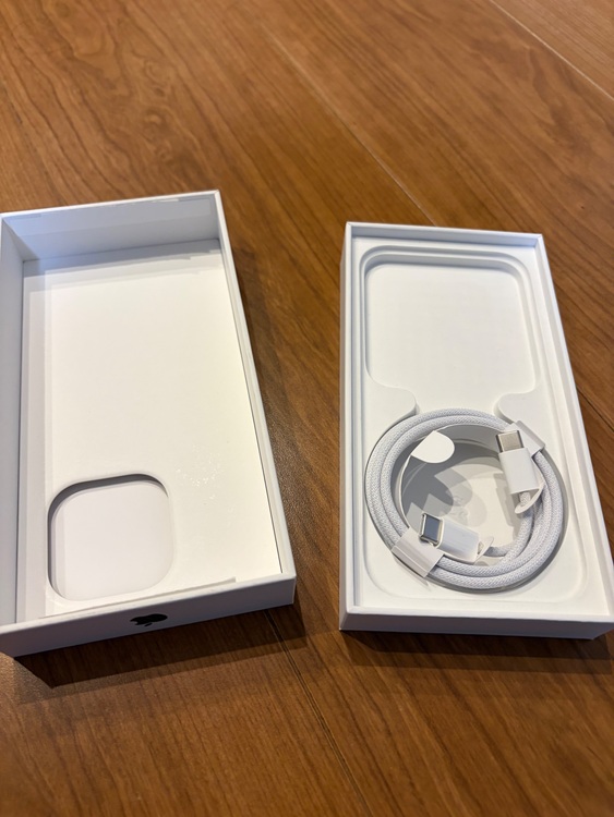 iPhone15Pro ブラック　128GB（スマホ）の商品画像 - 査定依頼日：2025年10月18日 - 最高査定価格：96,000円