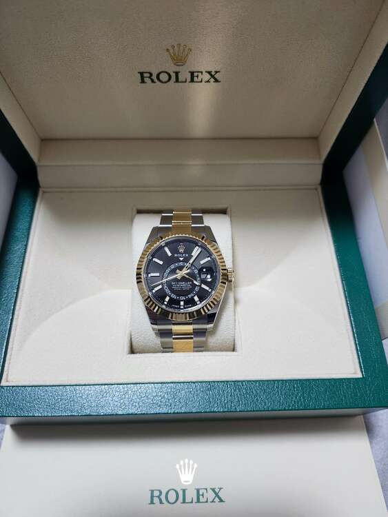 ロレックス スカイドゥエラー 336933（高級時計）の商品画像 - 査定依頼日：2025年3月11日 - 最高査定価格：2,900,000円