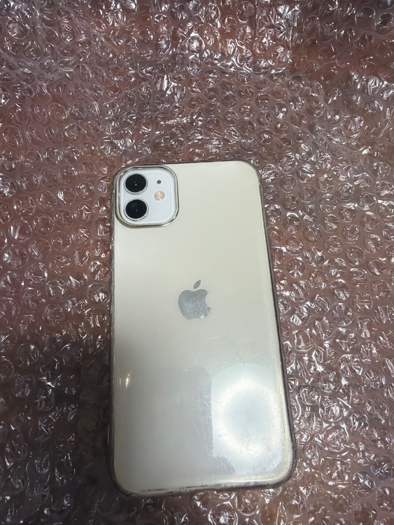 iPhone11 128GB Softbank（スマホ）の商品画像 - 査定依頼日：2026年3月28日 - 最高査定価格：19,000円