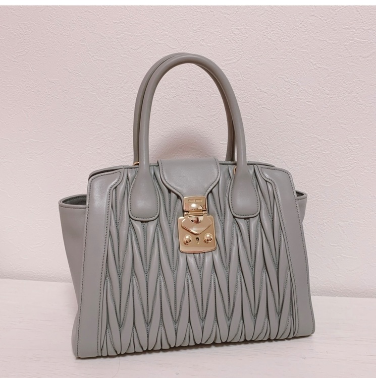 ミュウミュウ  （ブランドバッグ）の商品画像 - 査定依頼日：2025年9月25日 - 最高査定価格：50,000円