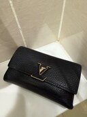 ルイ・ヴィトン トリヨン ポルトフォイユカプシーヌコンパクト M62157 （ブランド財布・小物）の商品画像 - 査定依頼日：2025年3月30日 - 最高査定価格：10,000円